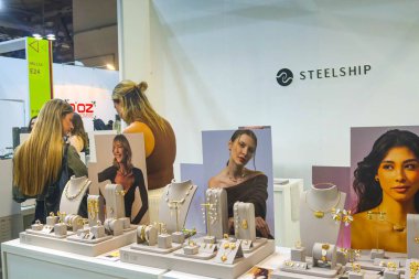 Milan (İtalya), 21 Eylül 2025 - Brezilyalı firmalar Scarpelli, LBF, Possebon, Anna Prata ve Hector Albertazzi ürünlerini Milano Moda & Jewels fuarında sergilediler (edson de souza / thenews2)