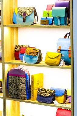 Milan (İtalya), 09 / 21 / 2025 - Milano Moda ve Mücevher Fuarları 'nda büyük bir tüketici ve alıcı hareketi var, en önemli moda ve mücevher fuarlarından biri (Edson de souza / theenews2)