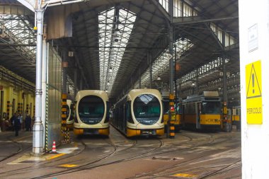 Milan (İtalya), 09 / 22 / 2025 - Pazartesi (22), yağmurlu, düşük sıcaklıklı ve kısmi toplu taşımacılık greviyle Milan 'da alışılmadık bir durum. (Edson De Souza / The Newws2s) 