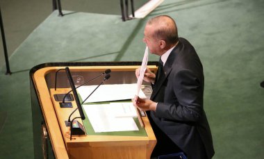 23 Eylül 2025, New York, ABD: Türkiye Cumhurbaşkanı Recep Tayyip Erdoğan, New York 'taki BM genel merkezinde gerçekleşen UNGA 80 Genel Kurul Toplantısında konuştu (niyi fote / thews2)