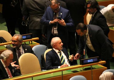 23 Eylül 2025, New York, ABD: (Aşırı sağdaki mavi, sarı, yeşil kravat) Brezilya Cumhurbaşkanı Luiz Inacio Lula da Silva, ABD Başkanı Donald Trump 'ın UNGA 80 Genel Münazara Toplantısı' nda (niyi fote / thews2)