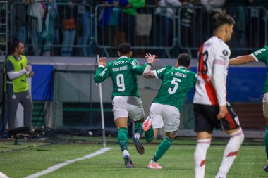 Sao Paulo (SP), 09 / 24 / 2025 Palmeiras 'lı Vitor Roque, Copa Libertadores (leco viana / thews2) çeyrek finalinin ikinci ayağı için geçerli olan Palmeiras (BRA) ve River Plate (ARG) arasındaki maçtaki golünü kutluyor.)