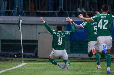 Sao Paulo (SP), 09 / 24 / 2025 Palmeiras 'lı Vitor Roque, Copa Libertadores (leco viana / thews2) çeyrek finalinin ikinci ayağı için geçerli olan Palmeiras (BRA) ve River Plate (ARG) arasındaki maçtaki golünü kutluyor.)