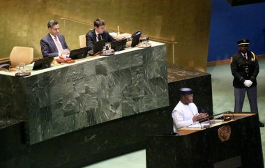 24 Eylül 2025, New York, ABD: Sierra Leone Cumhuriyeti Başkanı Julius Maada Bio, New York 'taki BM genel merkezinde gerçekleşen UNGA 80 Genel Kurul Toplantısında konuşma yaptı (niyi fote / thews2)