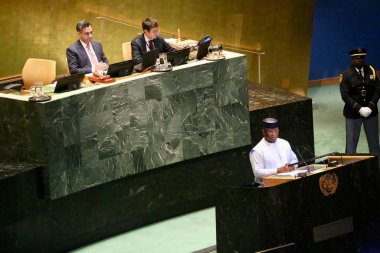 24 Eylül 2025, New York, ABD: Sierra Leone Cumhuriyeti Başkanı Julius Maada Bio, New York 'taki BM genel merkezinde gerçekleşen UNGA 80 Genel Kurul Toplantısında konuşma yaptı (niyi fote / thews2)