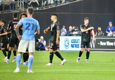 24 Eylül 2025, New York, ABD: B. Rodriguez (# 11), New York 'taki Citifield Stadyumu' nda (niyi fote / theenews2) NYCFC ve Inter Miami arasında oynanan futbol maçında takım arkadaşlarıyla gol attı ve golünü kutladı.)
