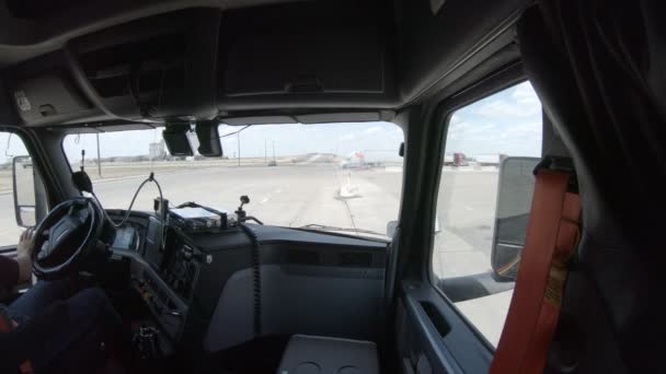 Semi Truck Interior Time Lapse Highway Driving Ângulo Câmera Lado — Vídeo de Stock