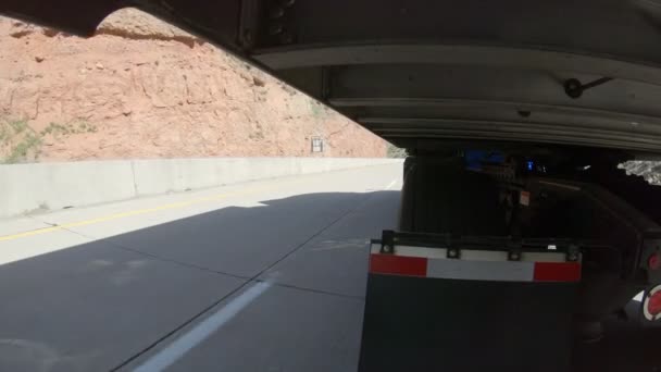 Semi Truck Trailer Exteriér Highway Driving Kamera Úhel Pod Levou — Stock video