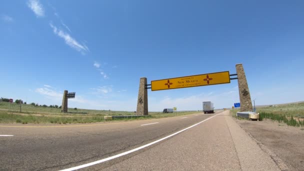 Zaman Atlamalı Görüntüleri New Meksika Devlet Işaret Interstate Teksas Terk — Stok video