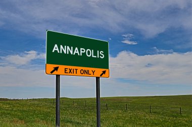 Gökyüzü Arkaplanı Üzerine AnNAPOLIS Yeşil Tahtası