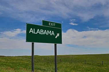 Gökyüzü Arkaplanı Üzerine AlABAMA Yeşil Tahta