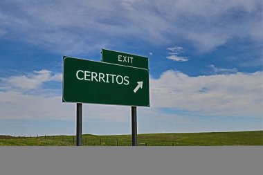 Gökyüzü Arkaplanı Üzerine Yeşil Tahta