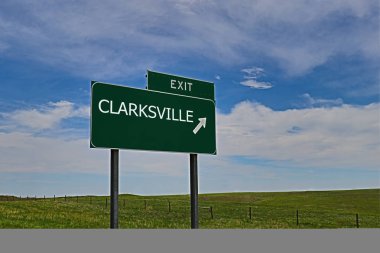 Gökyüzü Arkaplanı Üzerine CLARKSVILLE Yeşil Tahta