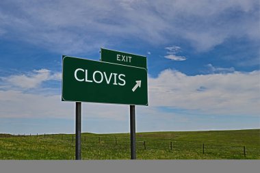 Gökyüzü Arkaplanı Üzerine CLOVIS Yeşil Tahtası