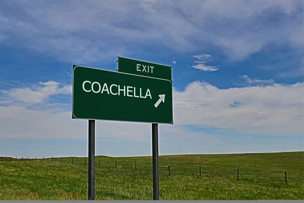 Coachella Green Board Για Φόντο Του Ουρανού — Φωτογραφία Αρχείου