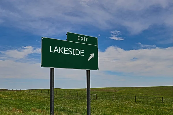 Lakeside Green Board Auf Dem Hintergrund Des Himmels — Stockfoto