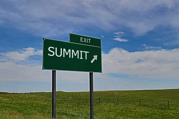 Οδική Πινακίδα Δρόμος Κατεύθυνση Προς Summit — Φωτογραφία Αρχείου