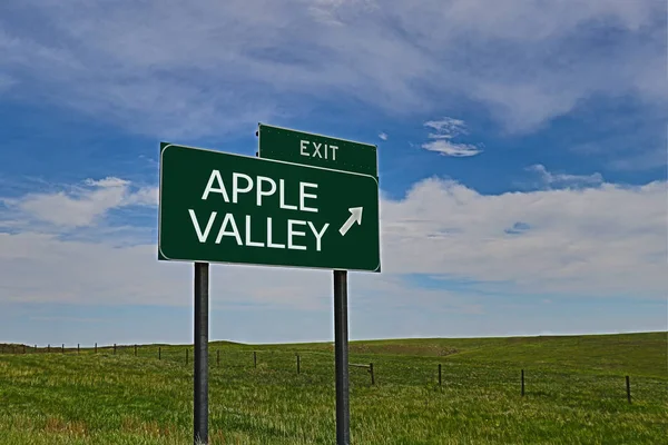 Apple Valley Green Board Auf Dem Hintergrund Des Himmels — Stockfoto