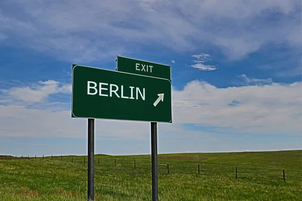 Berlín Consejo Verde Sobre Cielo Fondo — Foto de Stock