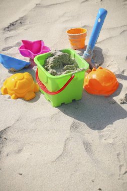 Kumsalda oyuncaklar