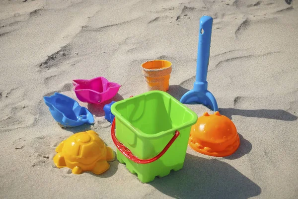 Colored toys on the sandy beach — Stock Photo, Image