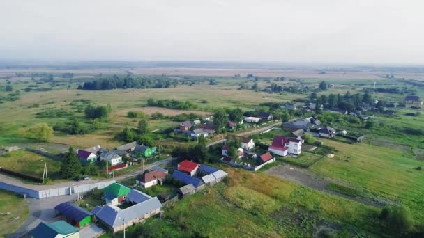 A kolostor a tó partján. Légi felvételek. 07 — Stock videók