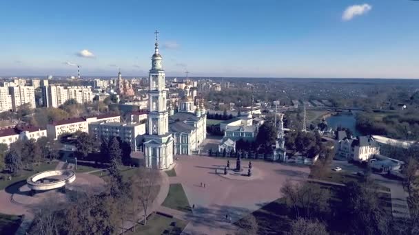 Klokkentoren van de kathedraal luchtfoto video schieten 02 — Stockvideo