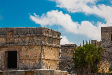 Tulum, Meksika, Yucatan'da Maya harabelerini. Tulum inşa ve Maya yaşadığı son şehirlerinden biriydi.