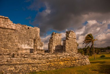 Tulum, Yucatan, Meksika için görkemli kalıntıları. Tulum Kolomb öncesi Maya duvarlı şehir sitedir.
