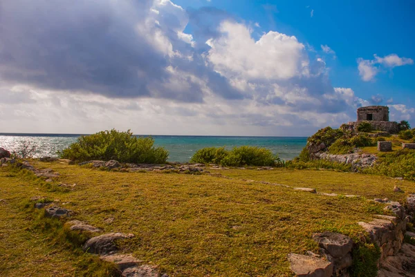 トゥルム メキシコのマヤ遺跡 遺跡はカリブの海で背の高い崖の上に造られました トゥルム構築し マヤが住んで最後の都市の一つであった リビエラ ユカタン — ストック写真
