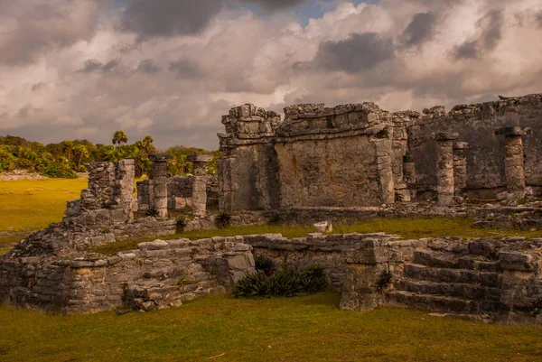Mayan Ruins Tulum Mexico Ruins Were Built Tall Cliffs Caribbean — Stock Photo, Image