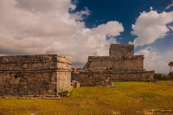 Ερείπια Των Μάγιας Πόλη Τουλούμ Βρίσκεται Στους Απότομους Βράχους Κατά — Φωτογραφία Αρχείου