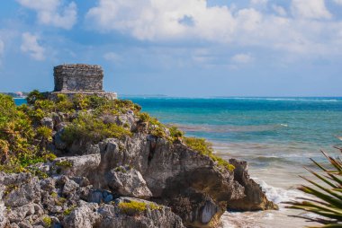 Tanrı of rüzgarlar Temple turkuaz Karayip Denizi üzerinde. Antik Maya harabelerini Tulum, Meksika, Yucatan'da.