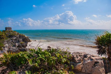 Tanrı of rüzgarlar Temple turkuaz Karayip Denizi üzerinde. Antik Maya harabelerini Tulum, Meksika, Yucatan'da.