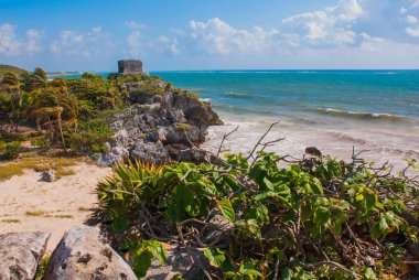 Tanrı of rüzgarlar Temple turkuaz Karayip Denizi üzerinde. Antik Maya harabelerini Tulum, Meksika, Yucatan'da.