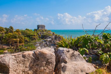 Tanrı of rüzgarlar Temple turkuaz Karayip Denizi üzerinde. Antik Maya harabelerini Tulum, Meksika, Yucatan'da.