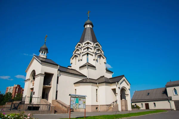 Церковь Святого Георгия на Аллее Славы. Санкт-Петербург, Россия . — стоковое фото