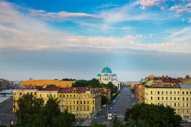 Saint-Petersburg çatılar ve kutsal Trinity Izmailovo Katedrali hava görünümünü. Rusya