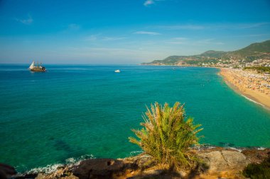 Güzel bir plaj Kleopatra Plajı, eğlence için turistler arasında popüler. Alanya, Antalya bölgesinde, Türkiye, Asya
