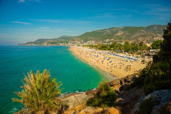 Όμορφη παραλία, παραλία της Κλεοπάτρας, δημοφιλής μεταξύ των τουριστών για αναψυχή. Αλάνια, Ασία περιοχή, Τουρκία, Αττάλεια — Φωτογραφία Αρχείου