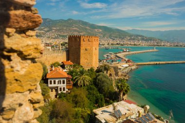 Kızıl Kule kule. Yatay, marina ve Kızıl kule Alanya Yarımadası'nda, Antalya bölgesinde, Türkiye, Asya.