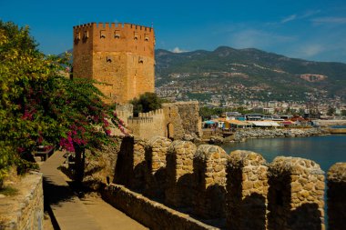 Kızıl Kule kule. Şehir Manzaralı kale duvarı, kırmızı kule üstünden. Alanya, Antalya Türkiye Asya bölge