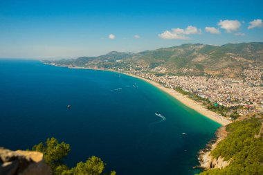 Alanya Kalesi: Antalya, Antalya bölgesinde, Türkiye, Asya şaşırtıcı Kleopatra plajları görüntüleyin. Yaz parlak gün