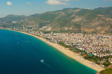 Alanya Kalesi: Antalya, Antalya bölgesinde, Türkiye, Asya şaşırtıcı Kleopatra plajları görüntüleyin. Yaz parlak gün