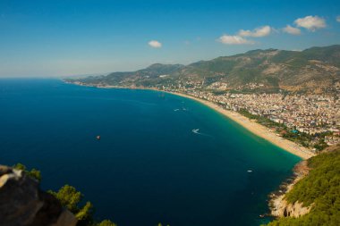 Alanya Kalesi: Antalya, Antalya bölgesinde, Türkiye, Asya şaşırtıcı Kleopatra plajları görüntüleyin. Yaz parlak gün