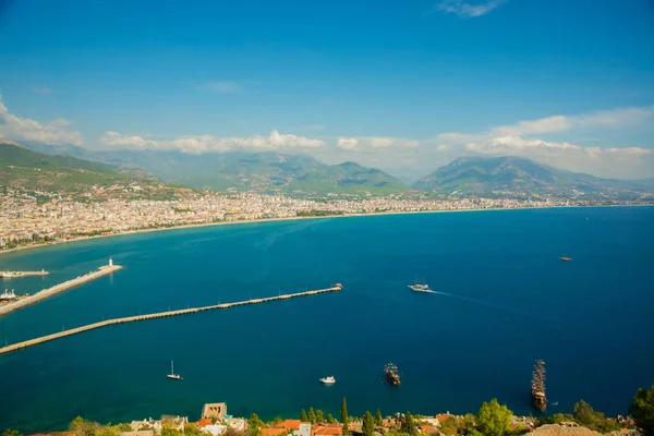Hermosa Vista Panorámica Ciudad Mar Azul Montañas Faro Murallas Puerto — Foto de Stock
