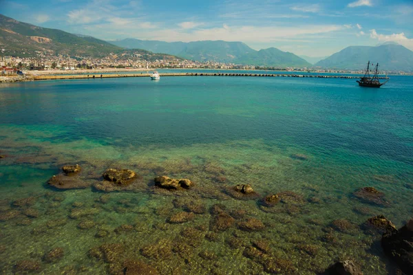 Torre Kizil Kule Vistas Ciudad Montaña Hermoso Paisaje Con Barco — Foto de Stock