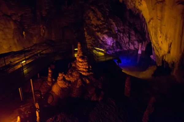 Caverna Dim Textura Pedra Lago Subterrâneo Azul Dentro Caverna Alanya — Fotografia de Stock