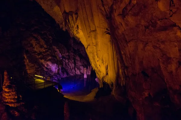Cueva Dim Textura Piedra Lago Subterráneo Azul Dentro Cueva Alanya —  Fotos de Stock