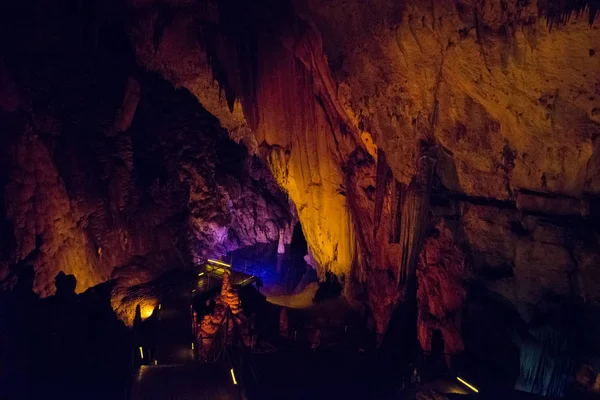 Caverna Dim Textura Pedra Lago Subterrâneo Azul Dentro Caverna Alanya — Fotografia de Stock